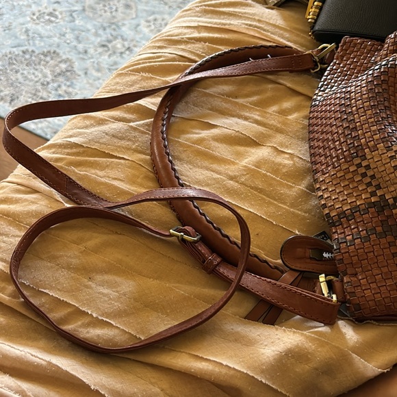 Brown woven shoulder bag with over the shoulder handle option - Picture 4 of 4